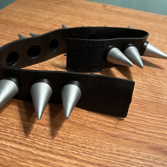 Rubber Black and Gray Spike Choker Velcro Necklace Biker Goth Scary Costume - Picture 4 of 4